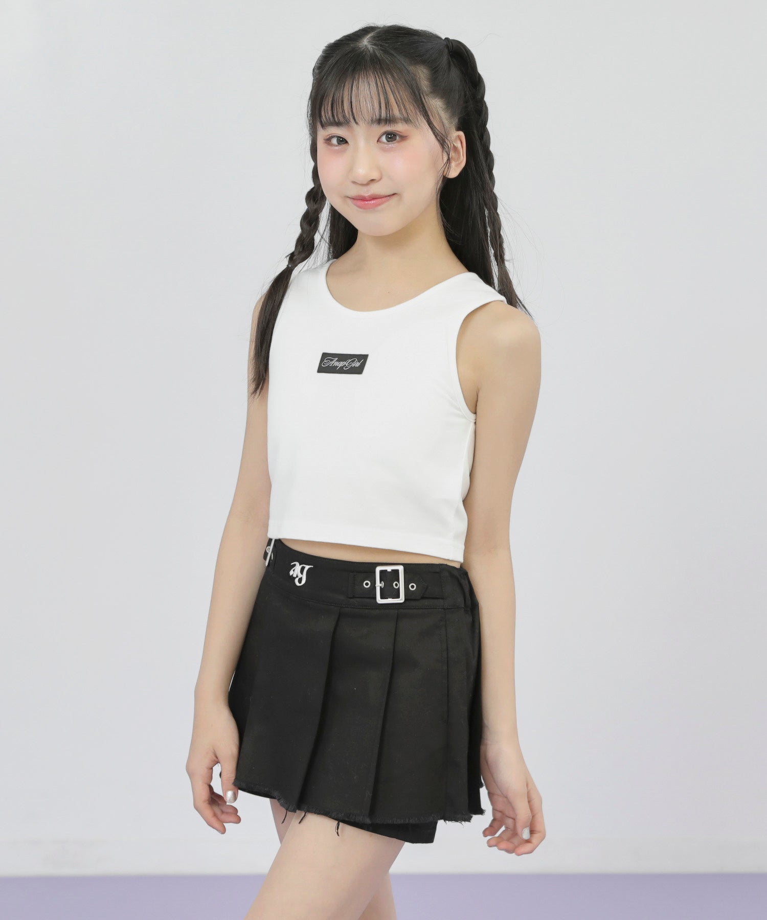 ホワイト(Sサイズ着用/身長：約149cm)