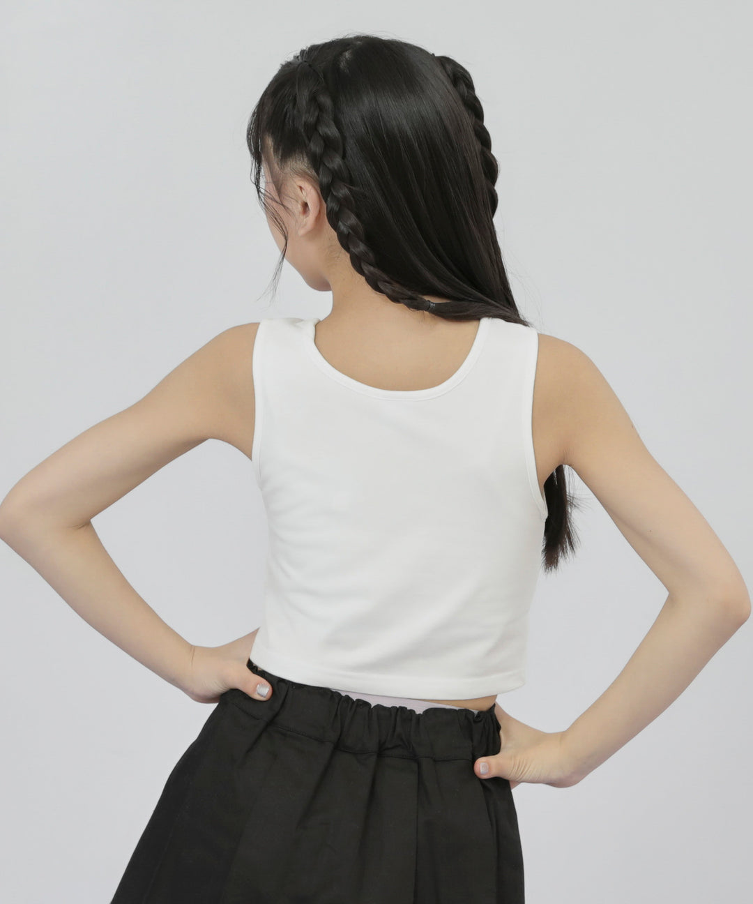 ホワイト(Sサイズ着用/身長：約149cm)