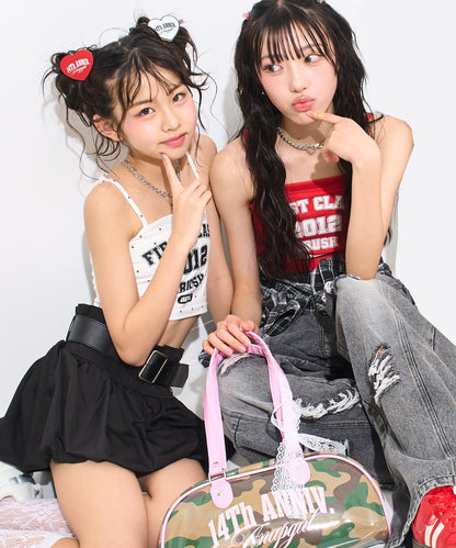 レッド(Sサイズ着用/身長：約156cm)
ホワイト／ブラック(XSサイズ着用/身長：約145cm)