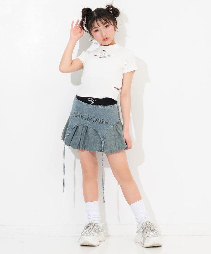ホワイト(Sサイズ着用/身長：約140cm)