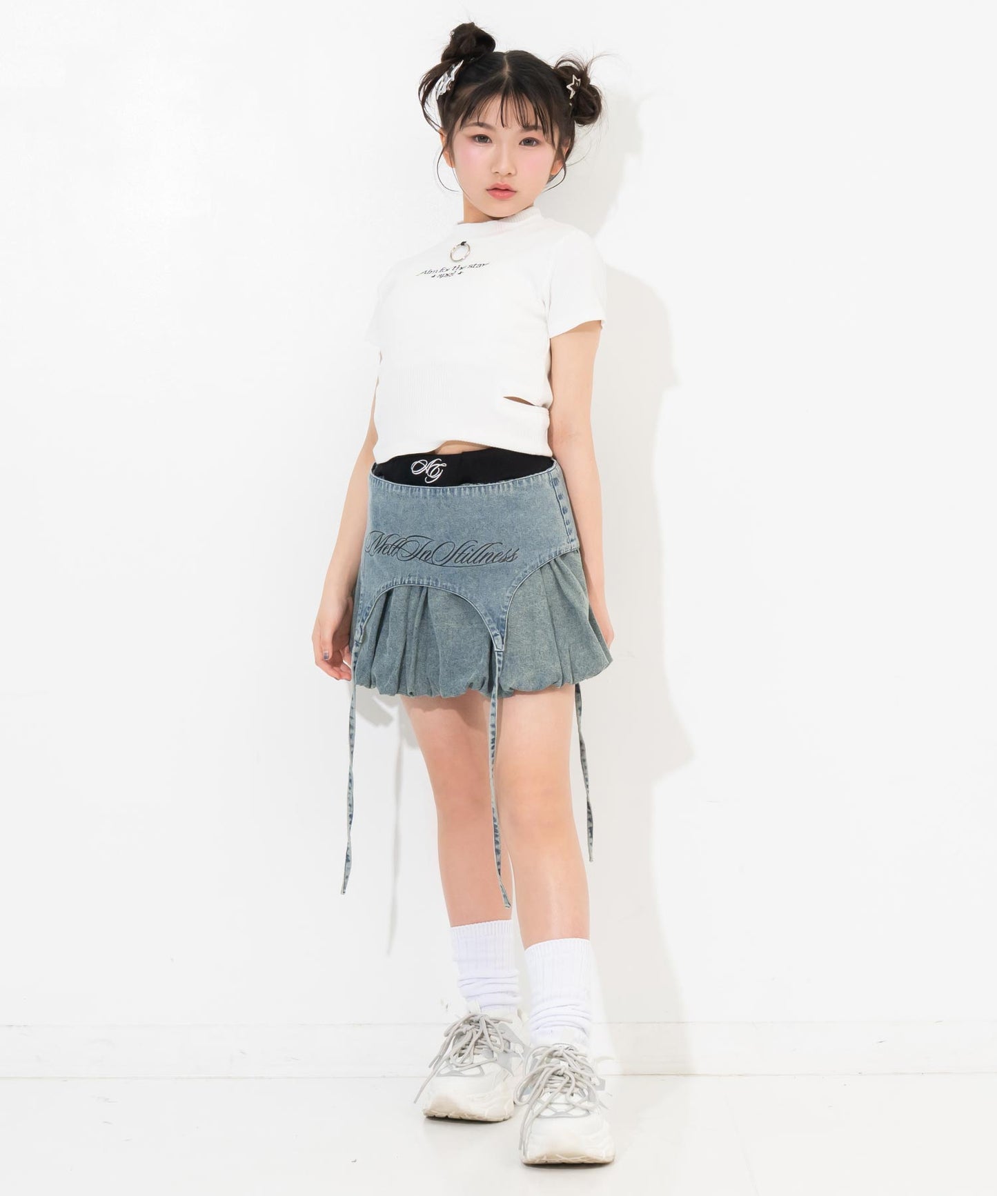 ホワイト(Sサイズ着用/身長：約140cm)