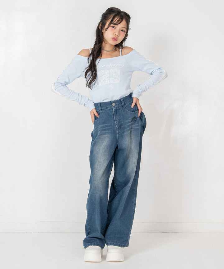 サックス(XSサイズ着用/身長：約147cm)