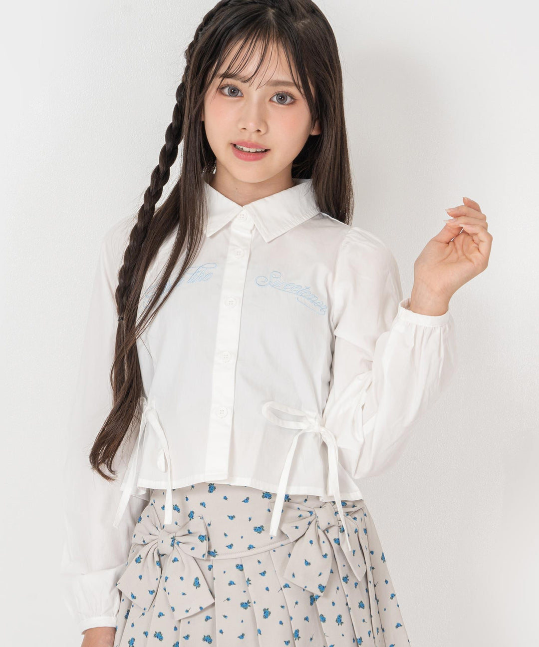ホワイト(XSサイズ着用/身長：約139cm)