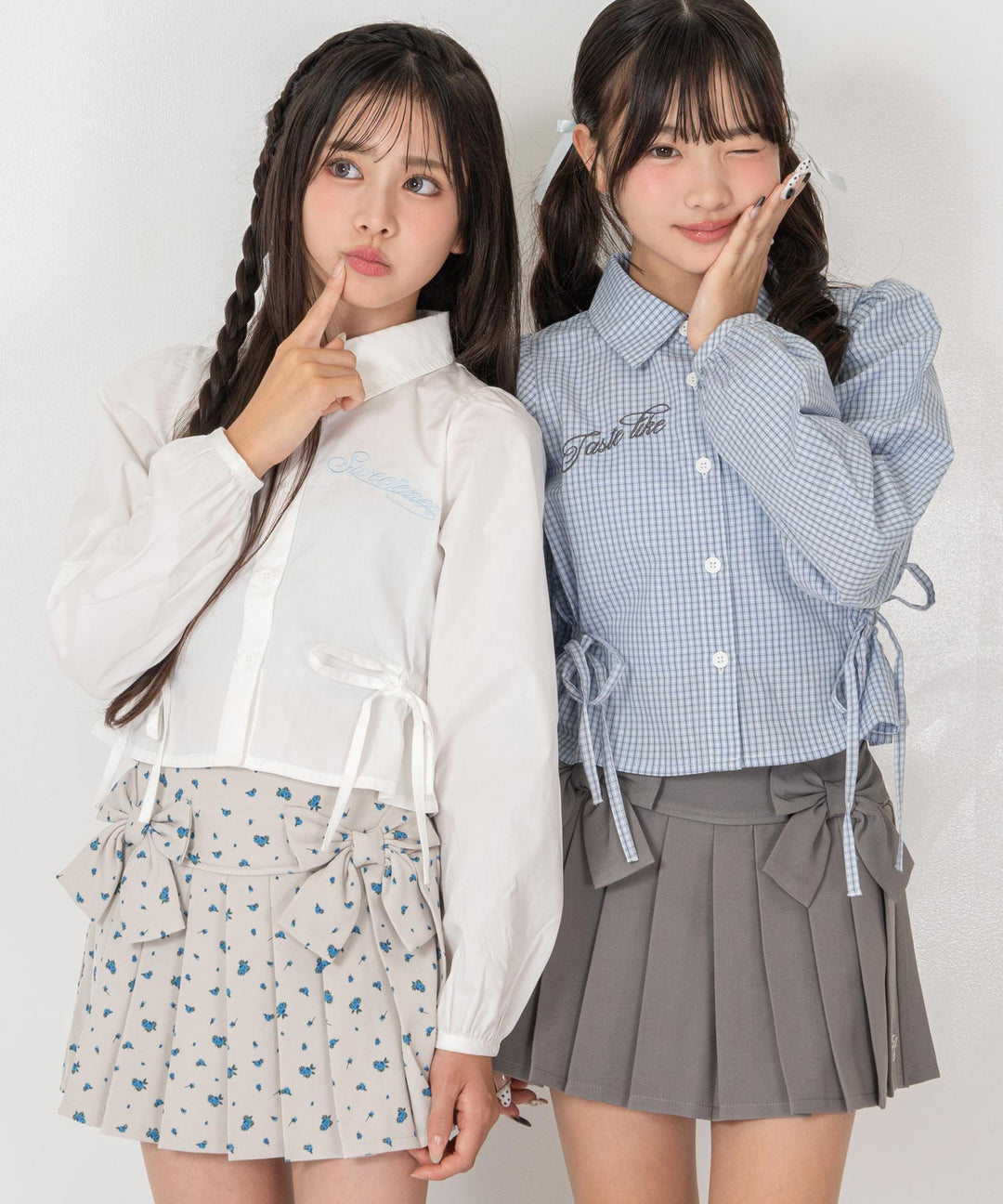 ライトブルー(Sサイズ着用/身長：約150cm)
ホワイト(XSサイズ着用/身長：約139cm)
