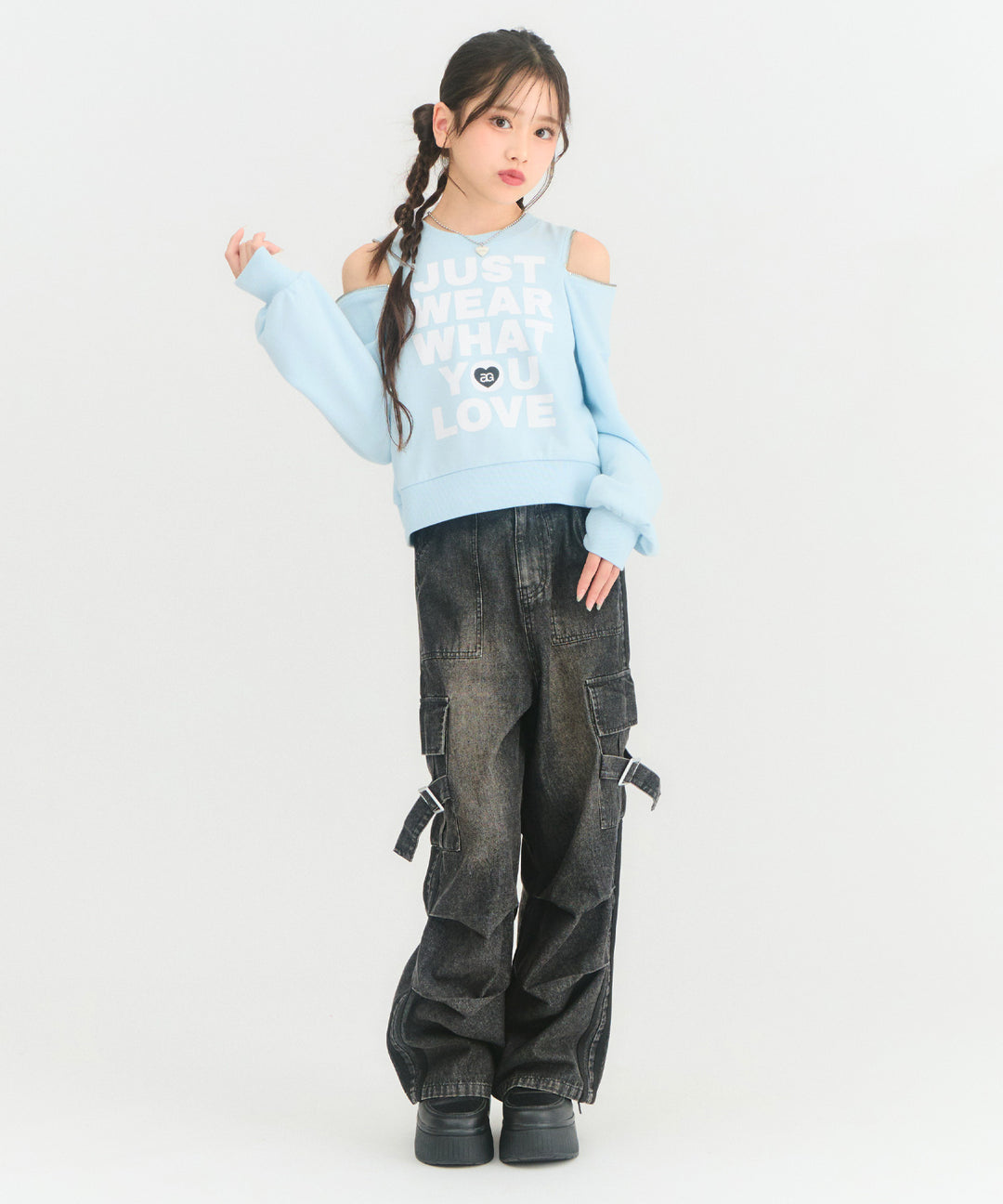 サックス(XSサイズ着用/身長：約146cm)