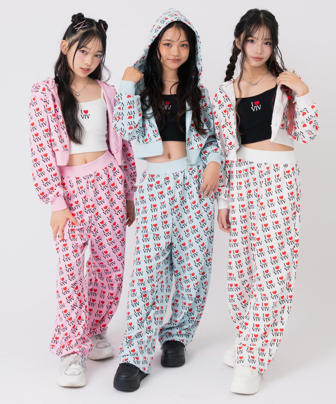 ホワイト(150サイズ着用/身長：約150cm)、ブラック(150サイズ着用/身長：約152cm)、ライトイエロー(150サイズ着用/身長：約148cm)