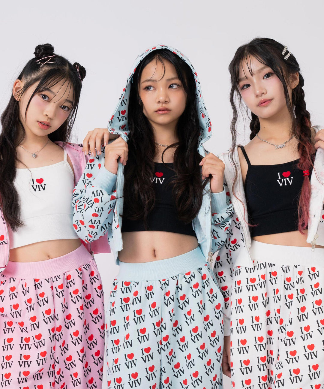 ホワイト(150サイズ着用/身長：約150cm)、ブラック(150サイズ着用/身長：約152cm)、ライトイエロー(150サイズ着用/身長：約148cm)