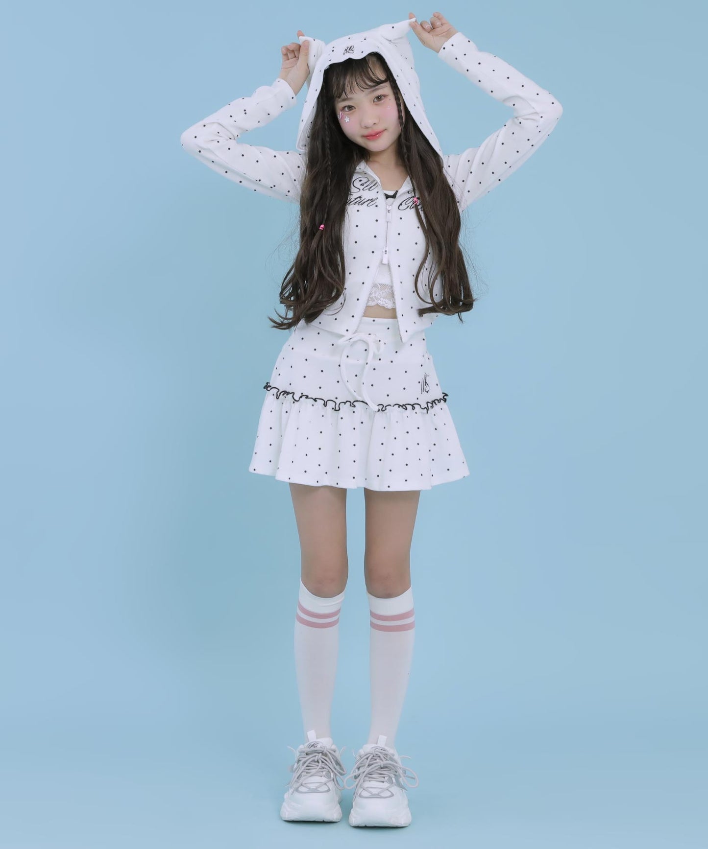 ホワイト/ブラック(Sサイズ着用/身長：約143cm)