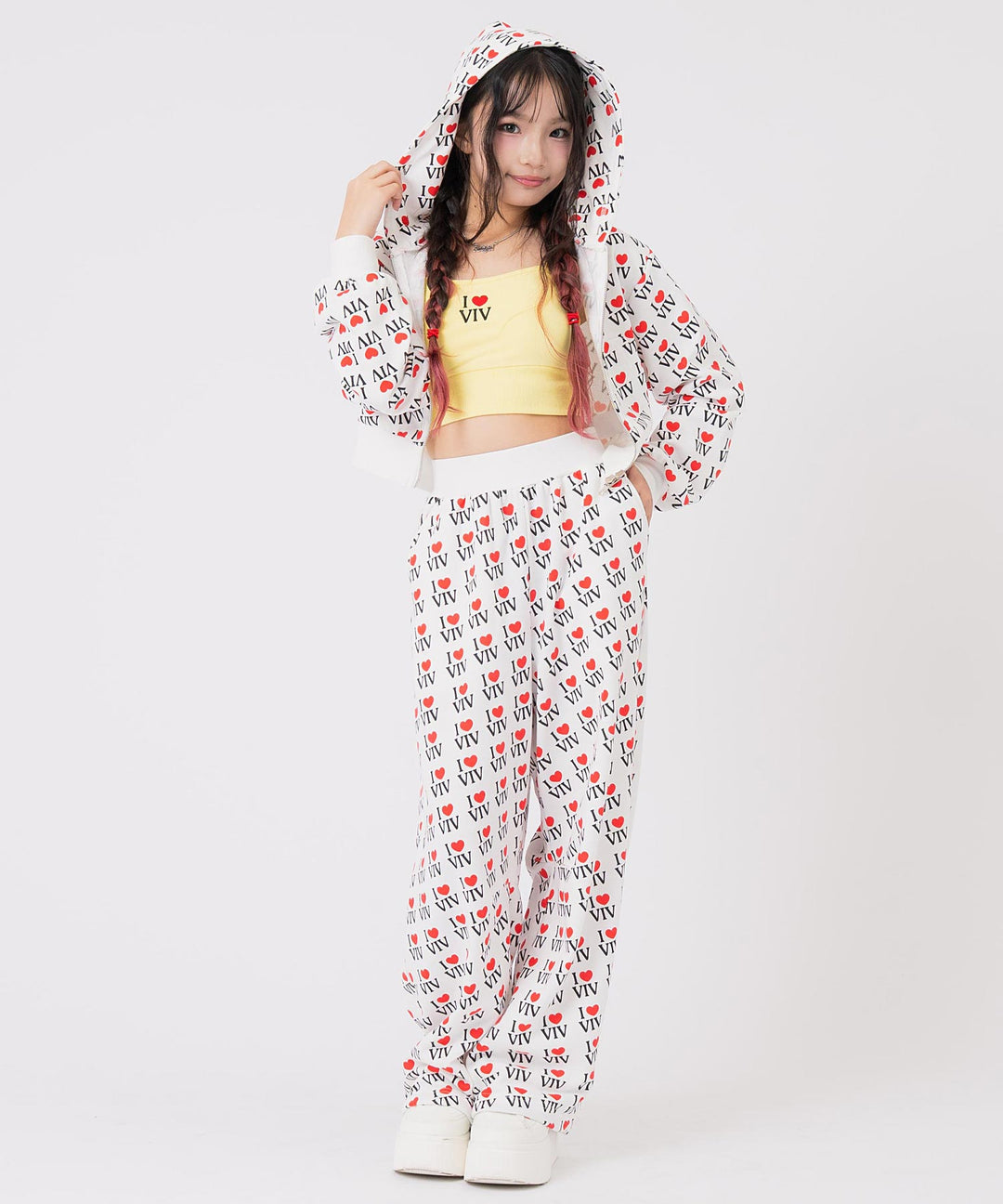 ホワイト(150サイズ着用/身長：約148cm)