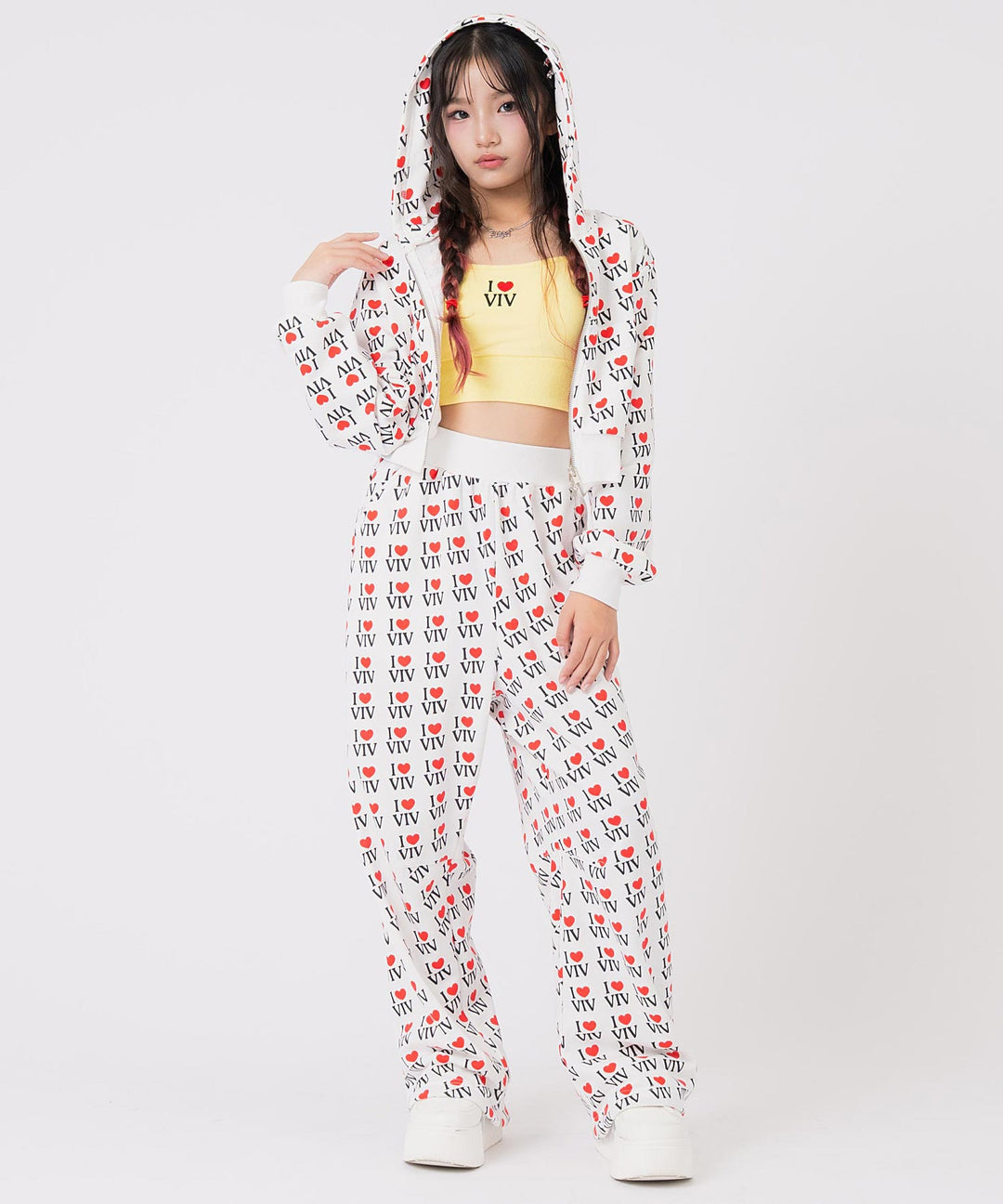 ホワイト(150サイズ着用/身長：約148cm)
