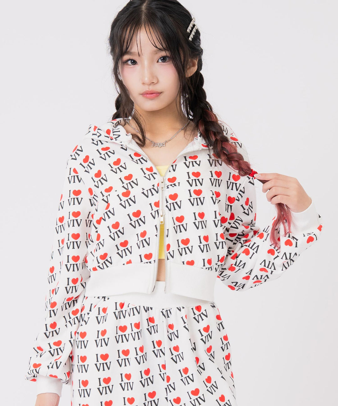 ホワイト(150サイズ着用/身長：約148cm)