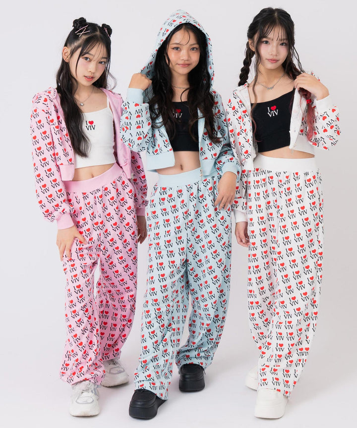 ホワイト(150サイズ着用/身長：約148cm)、ライトピンク(150サイズ着用/身長：約150cm)、サックス(150サイズ着用/身長：約152cm)