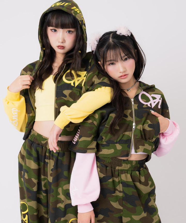 ライトピンク(150サイズ着用/身長：約144cm)、イエロー(160サイズ着用/身長：約157cm)