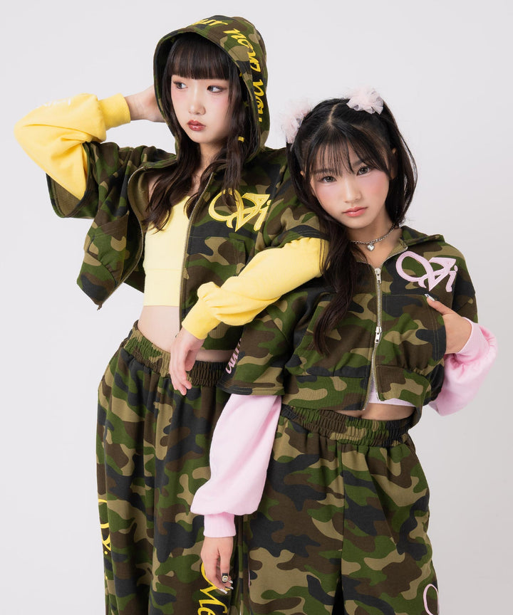 ライトピンク(150サイズ着用/身長：約144cm)、イエロー(160サイズ着用/身長：約157cm)