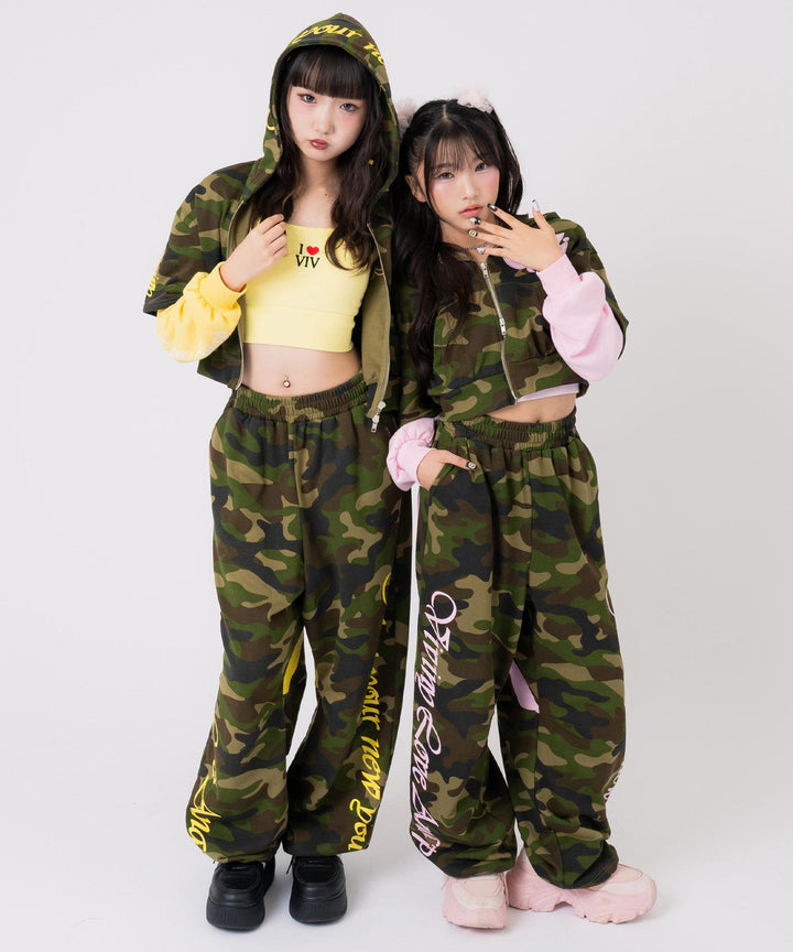 ライトピンク(150サイズ着用/身長：約144cm)、イエロー(160サイズ着用/身長：約157cm)