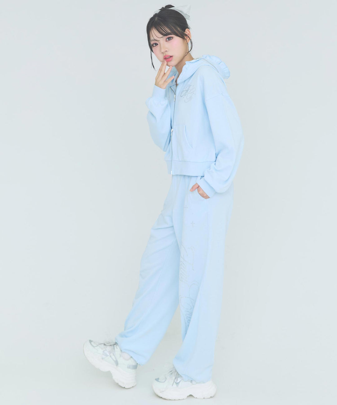 サックス(Mサイズ着用/身長：約162cm)