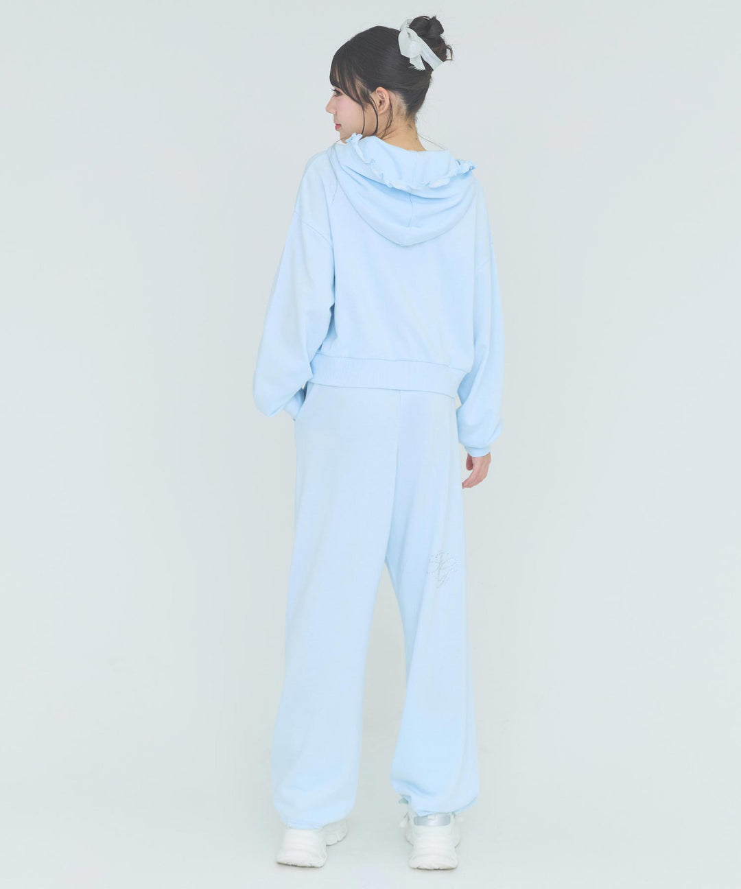 サックス(Mサイズ着用/身長：約162cm)