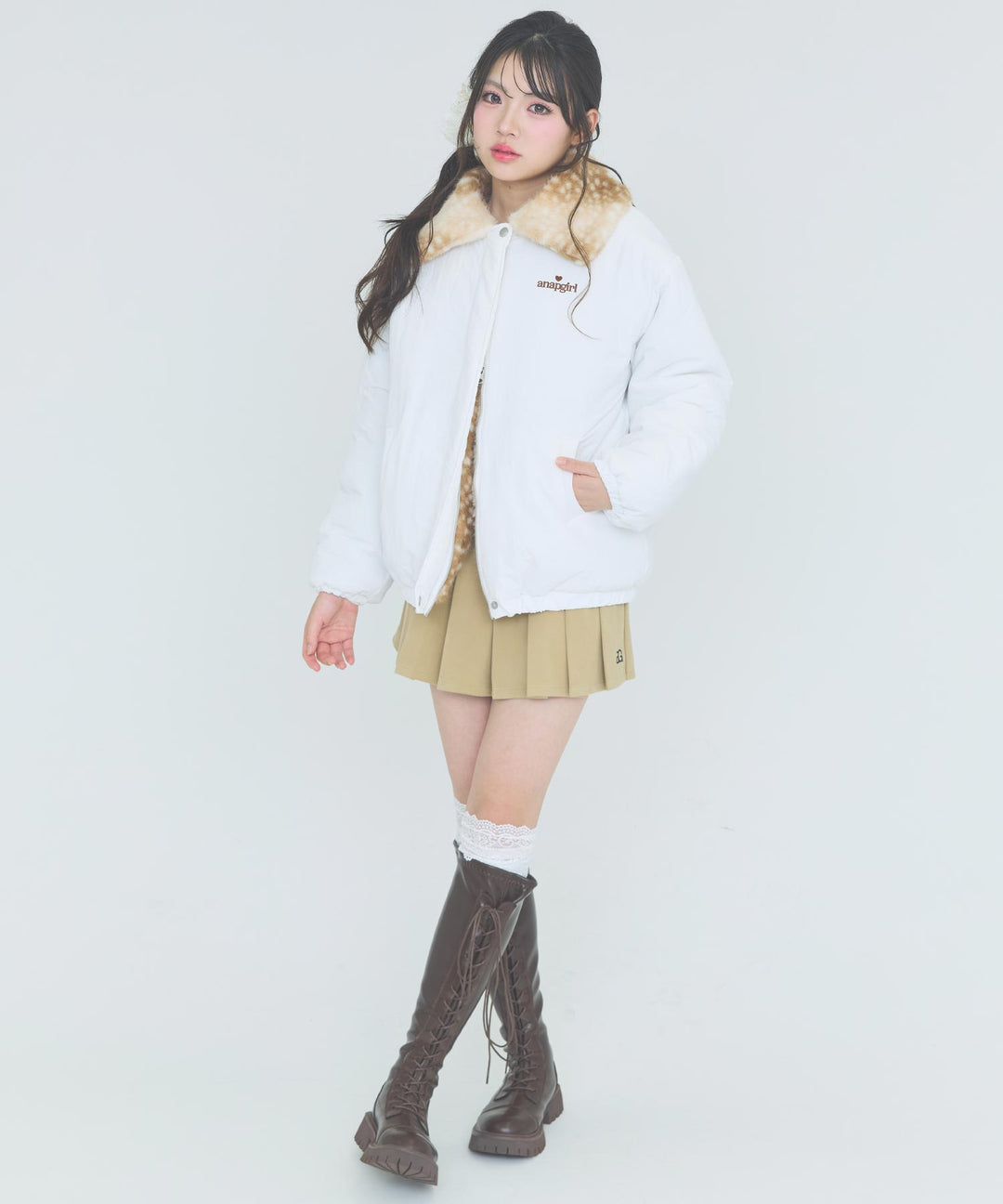 ホワイト(Mサイズ着用/身長：約162cm)