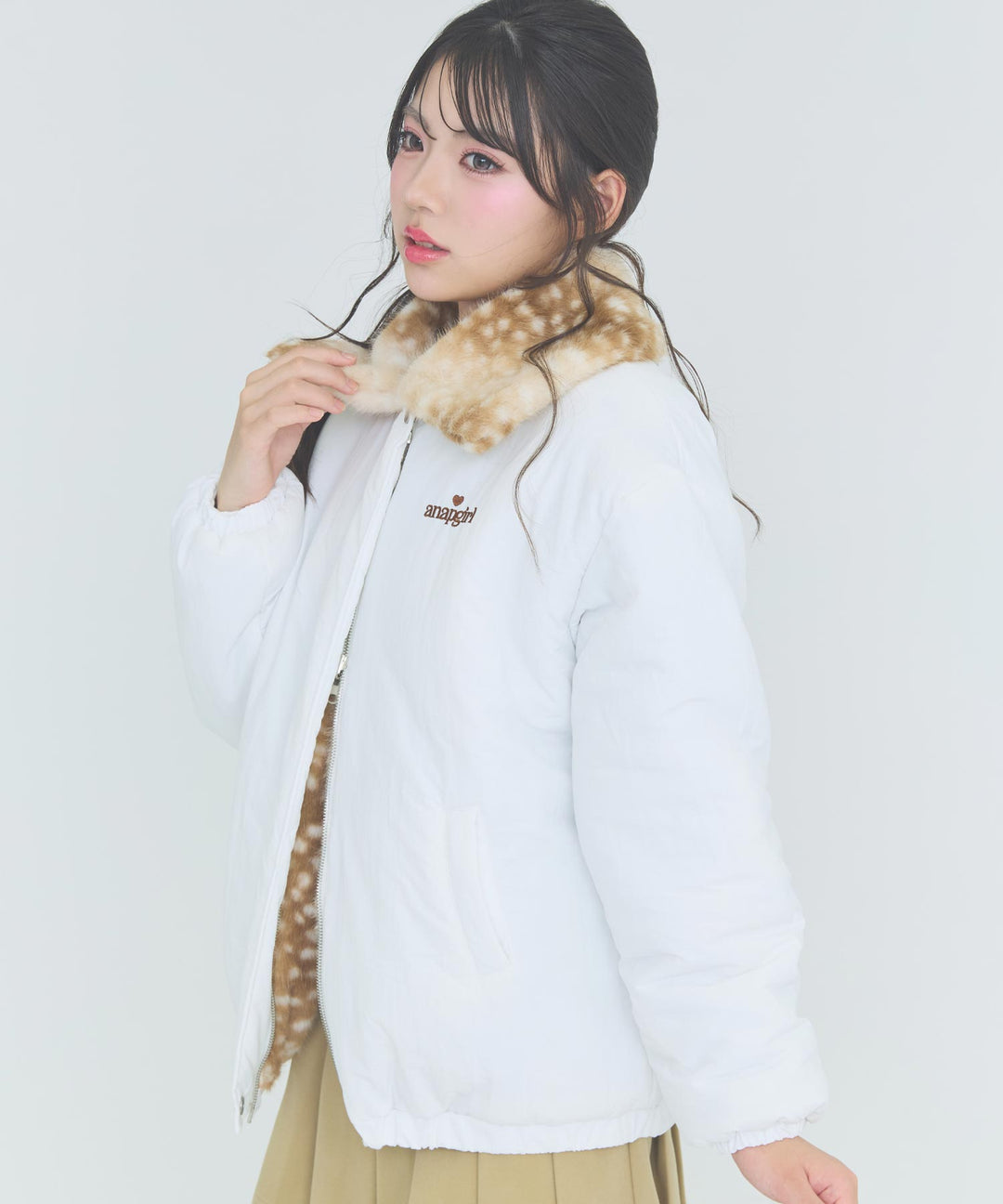 ホワイト(Mサイズ着用/身長：約162cm)
