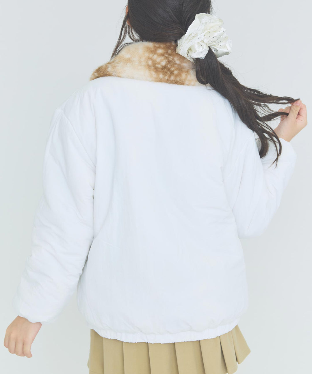 ホワイト(Mサイズ着用/身長：約162cm)
