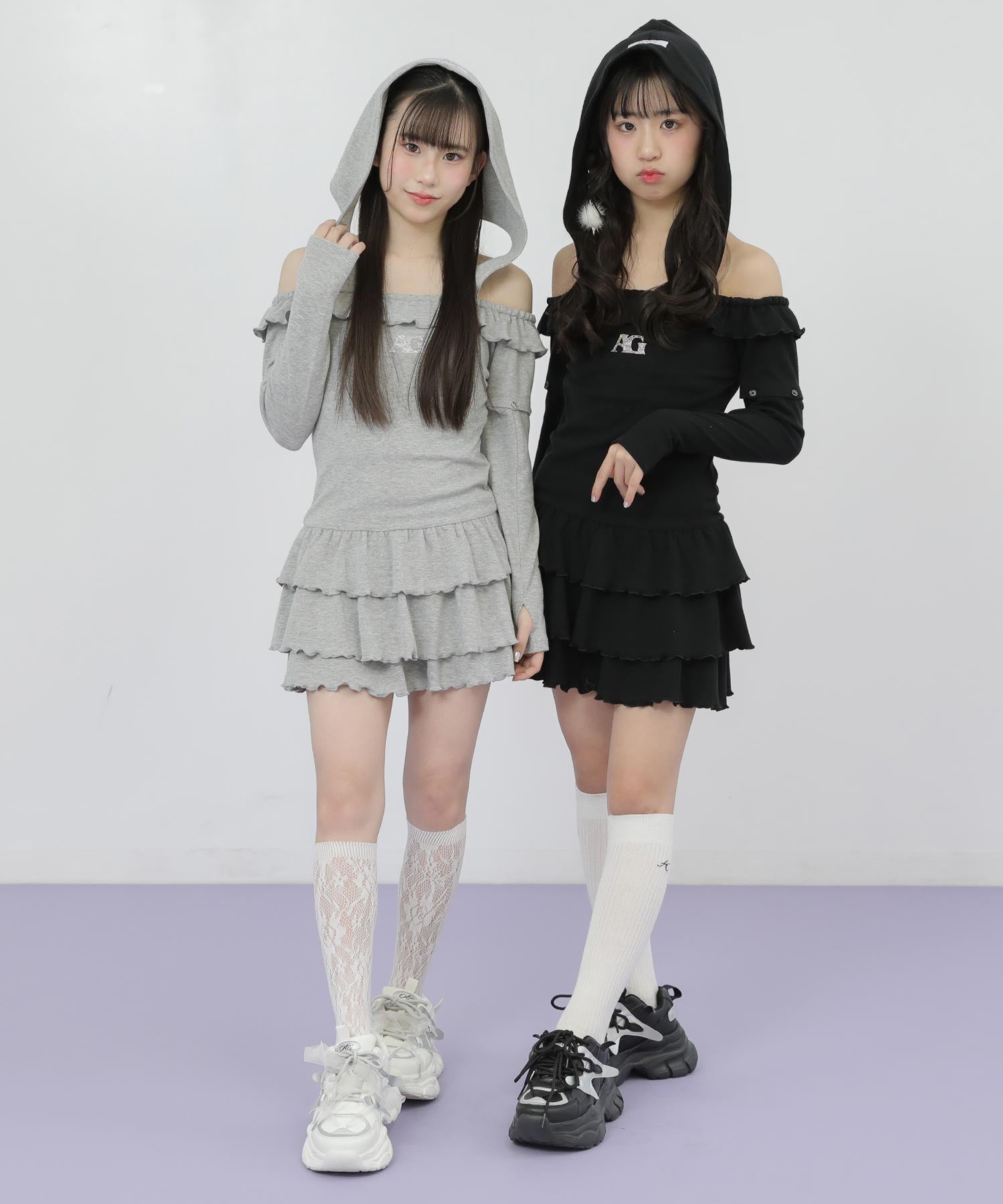 ライトグレー(Sサイズ着用/身長：約148cm)
ブラック(Sサイズ着用/身長：約145cm)