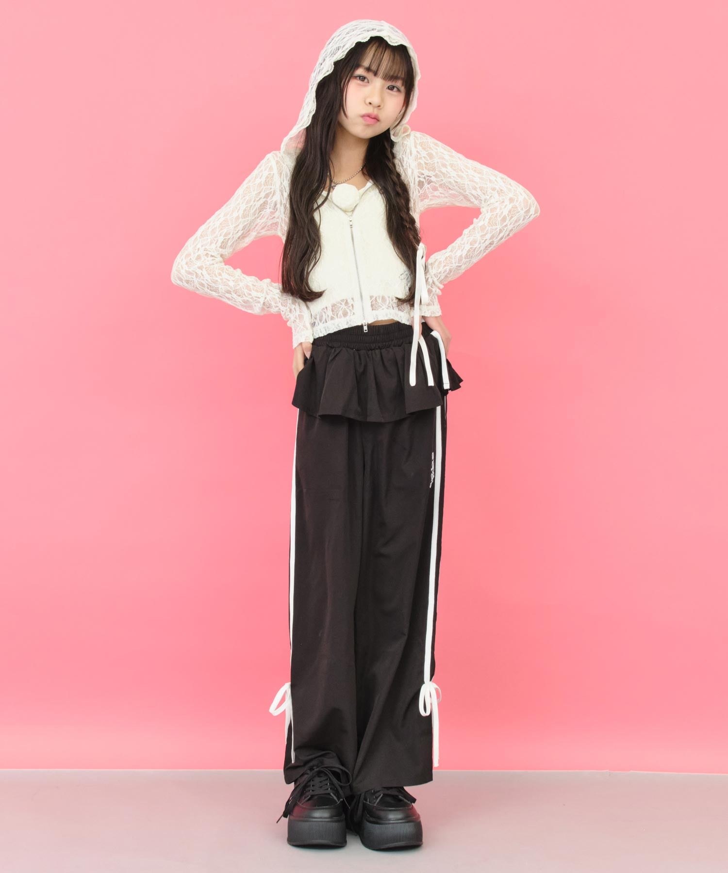 ★サクラバ★banal chic bizarre レースアップパーカー ANAP GiRLs デザイン】レース パーカー × バラ モチーフ キャミソール