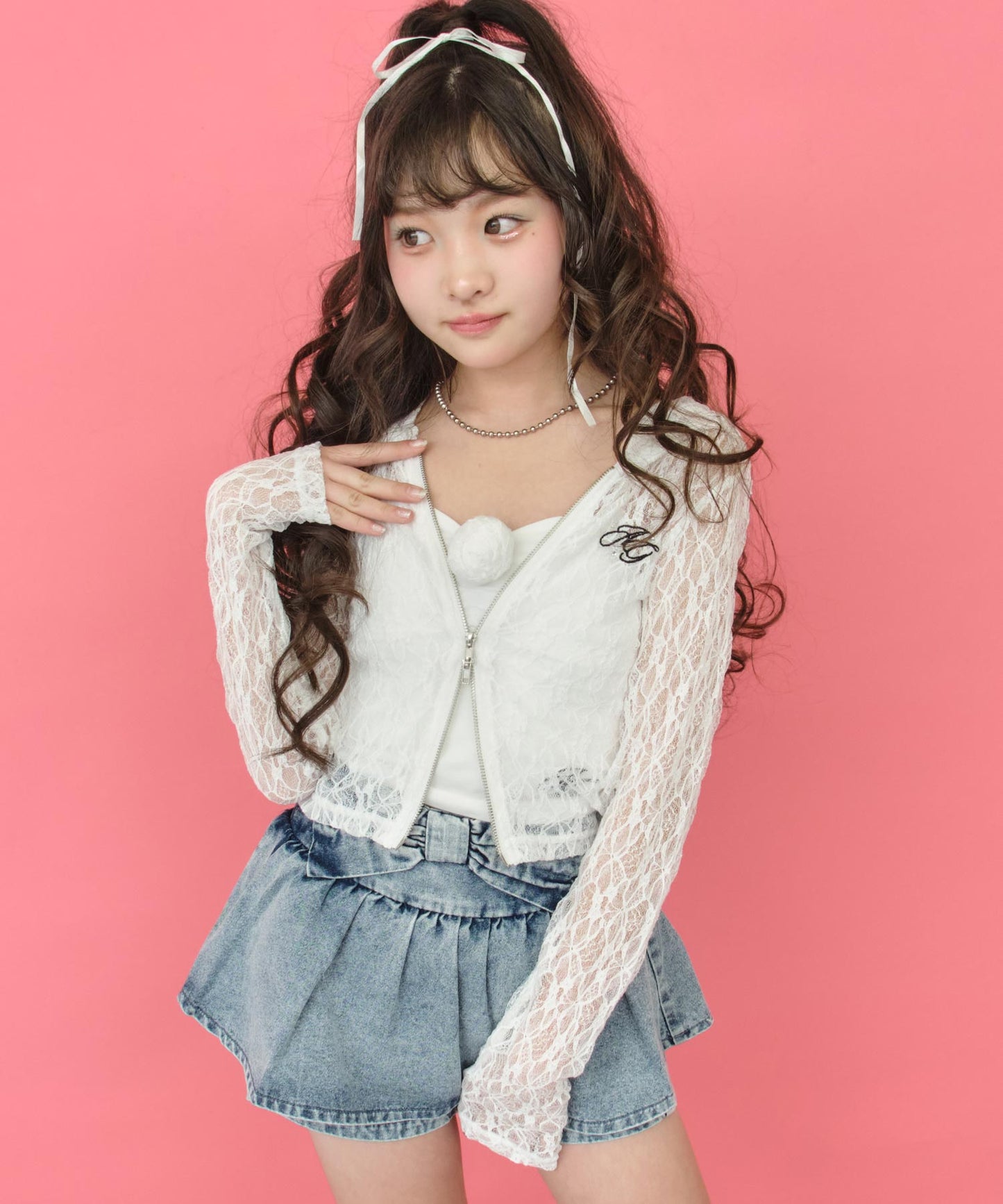 ホワイト(XSサイズ着用/身長：約143cm)