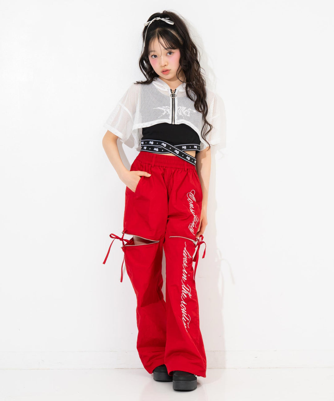 ホワイト(Sサイズ着用/身長：約146cm)
