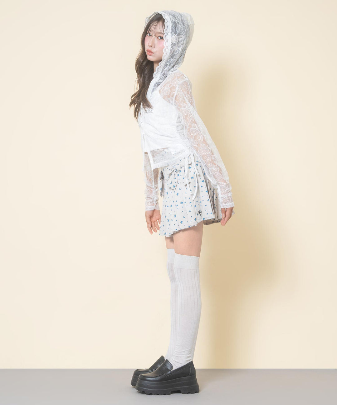 ホワイト(Mサイズ着用/身長：約156cm)