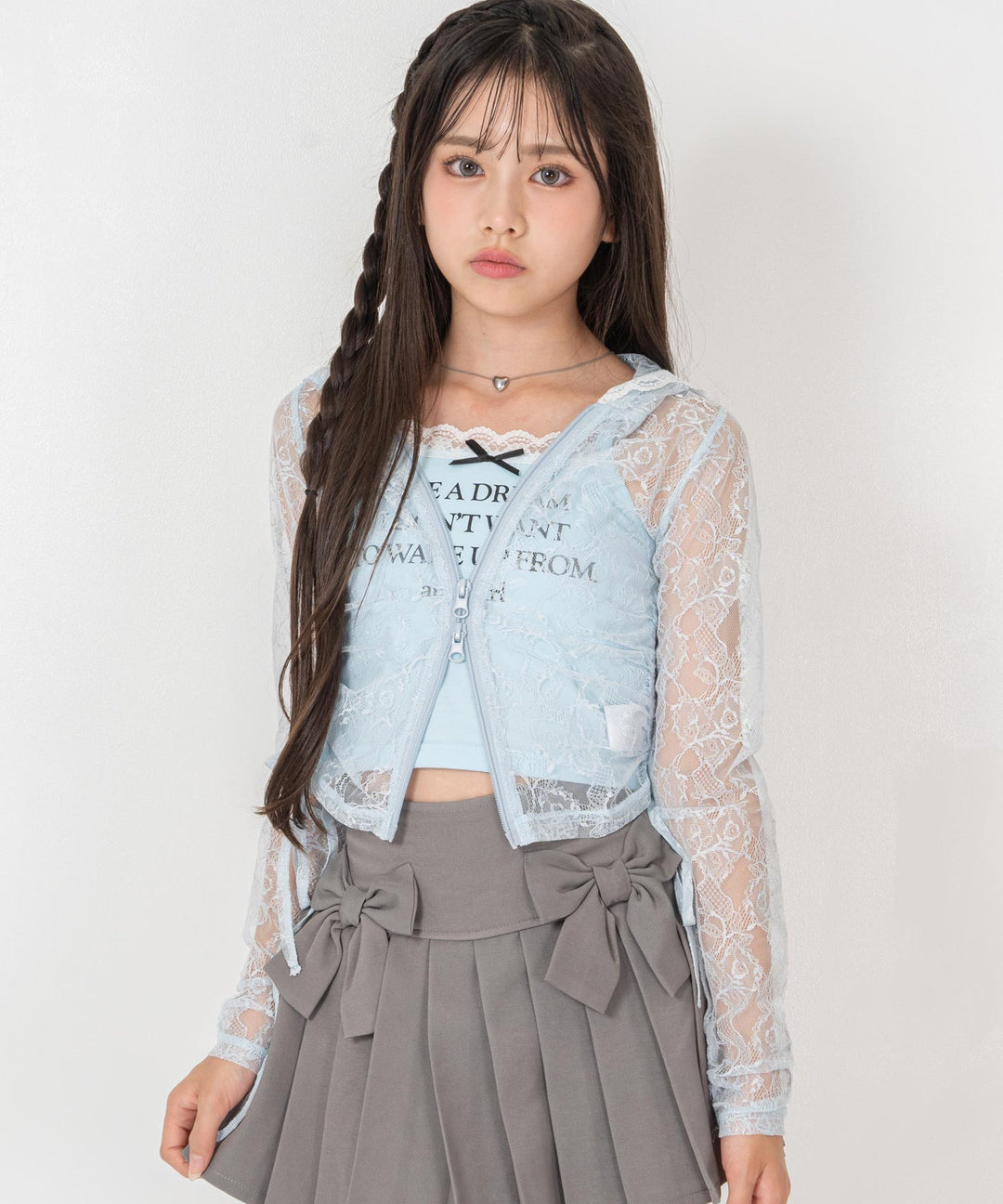 サックス(XSサイズ着用/身長：約139cm)