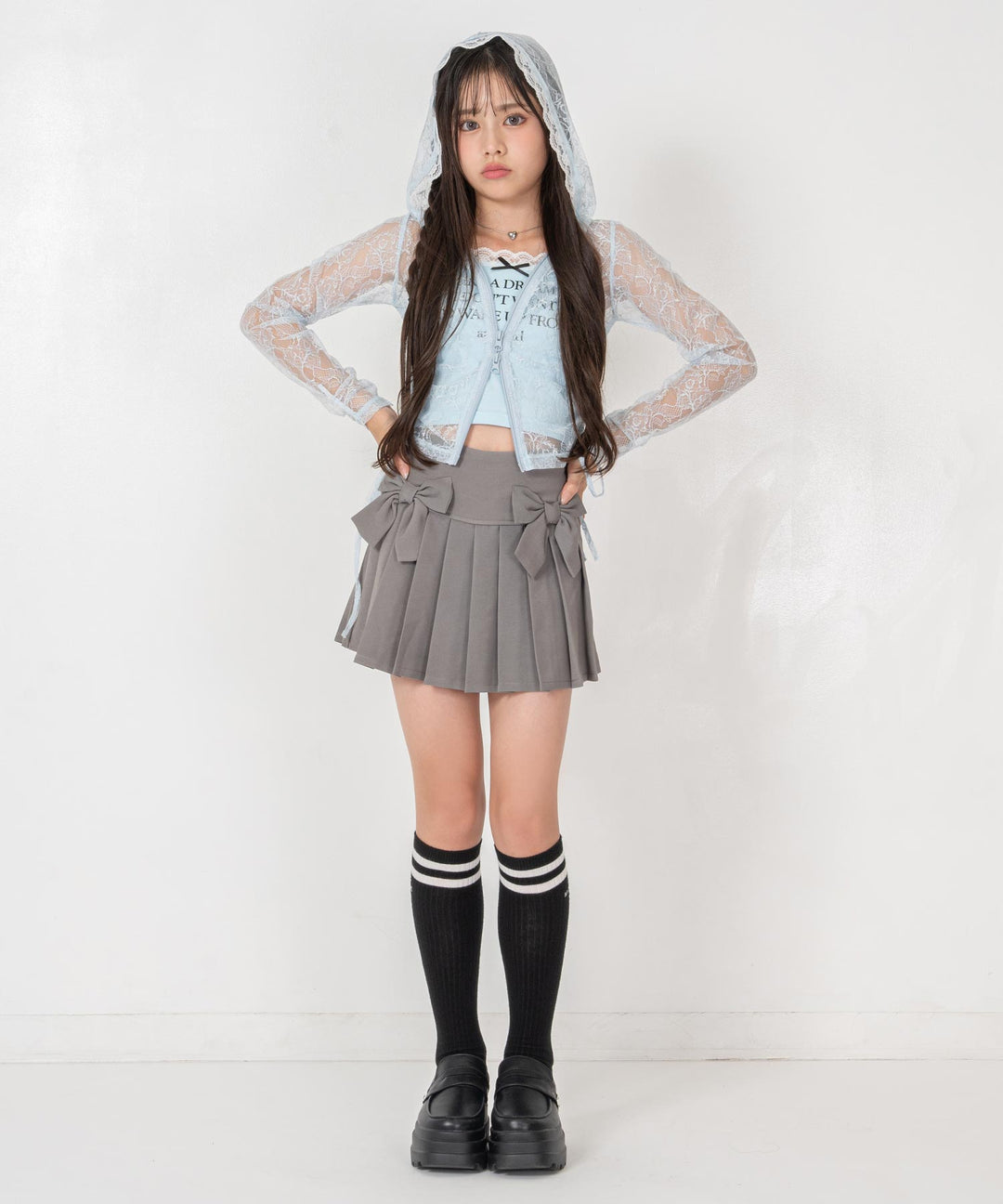 サックス(XSサイズ着用/身長：約139cm)