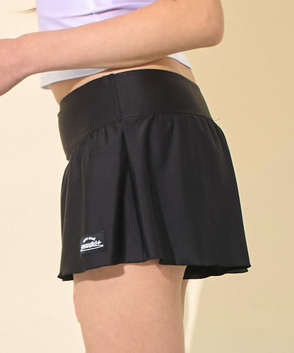 ホワイト(Sサイズ着用/身長：約156cm)