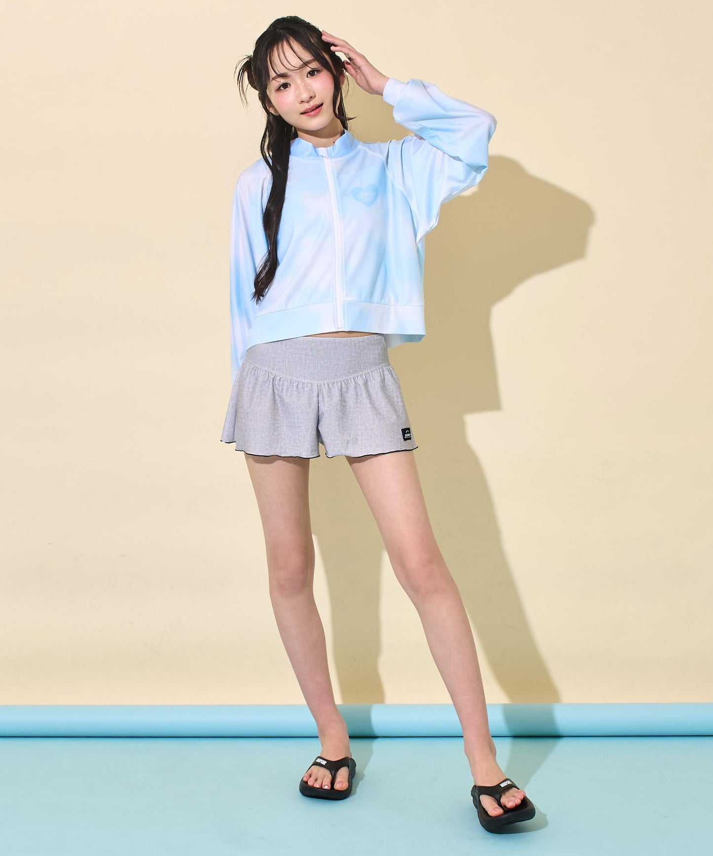 ブルー(Sサイズ着用/身長：約156cm)