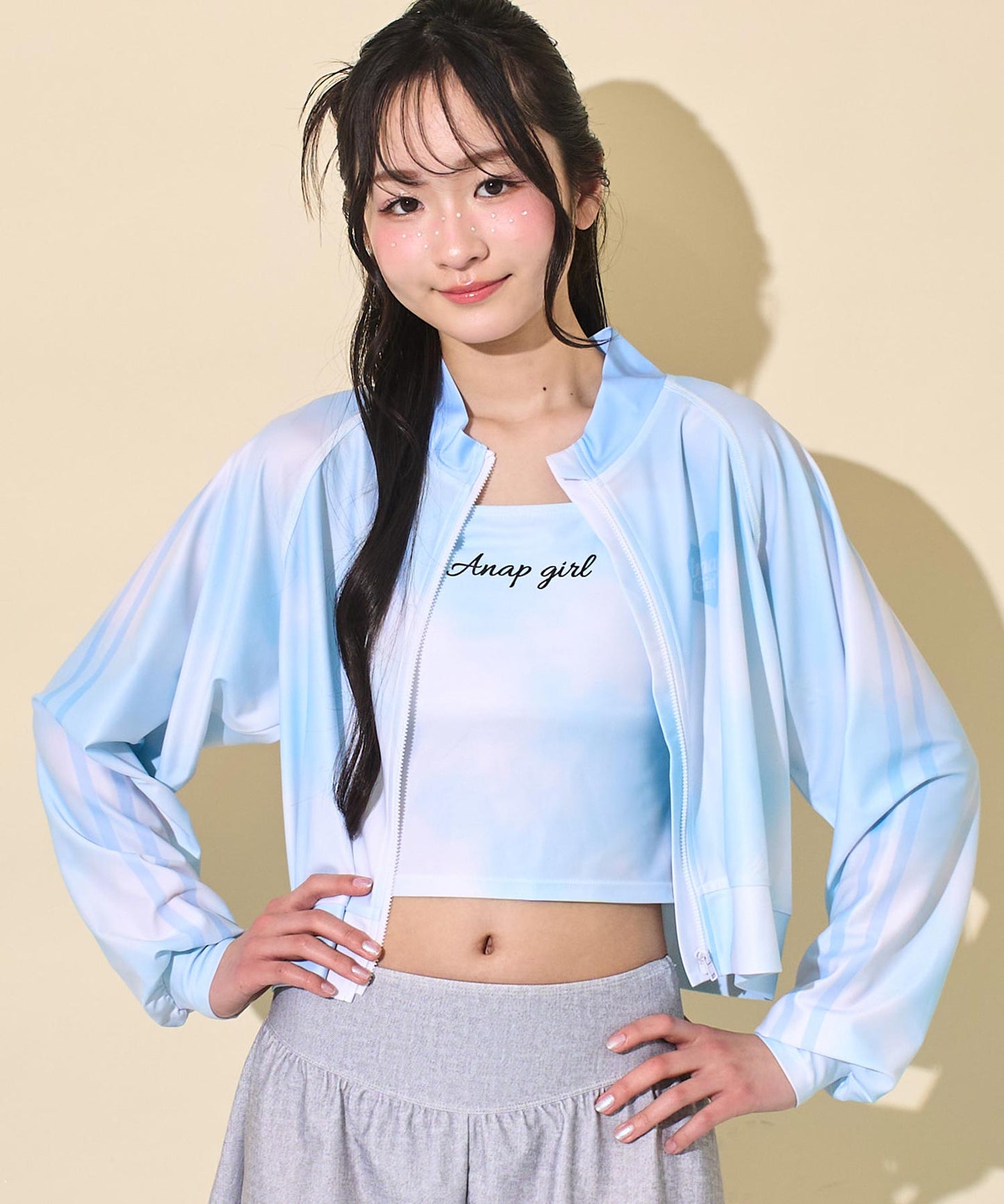 ブルー(Sサイズ着用/身長：約156cm)