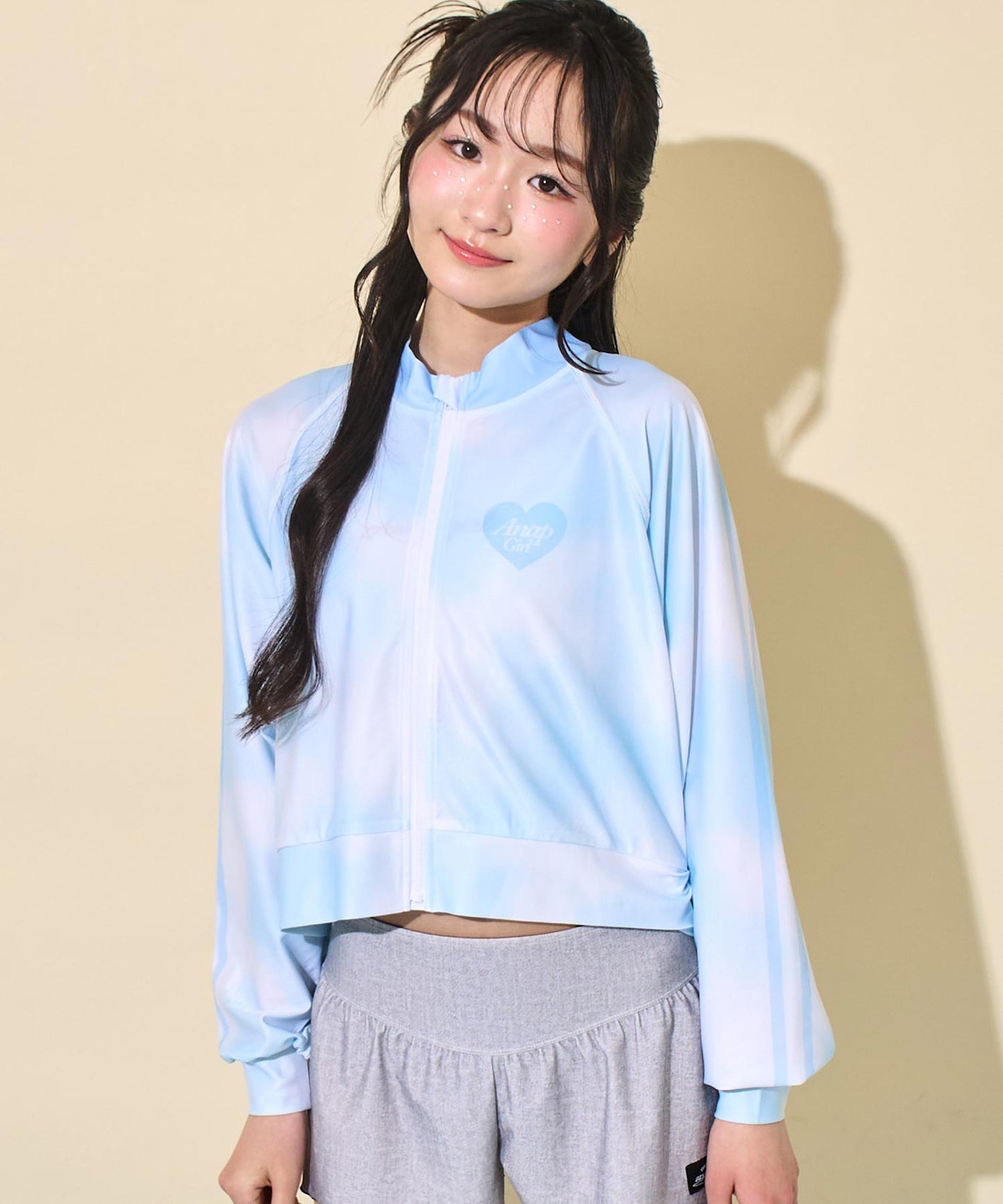 ブルー(Sサイズ着用/身長：約156cm)