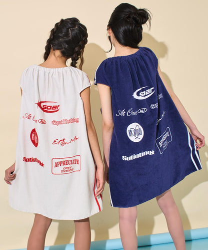 ホワイト(身長：約156cm)
ネイビー(身長：約156cm)