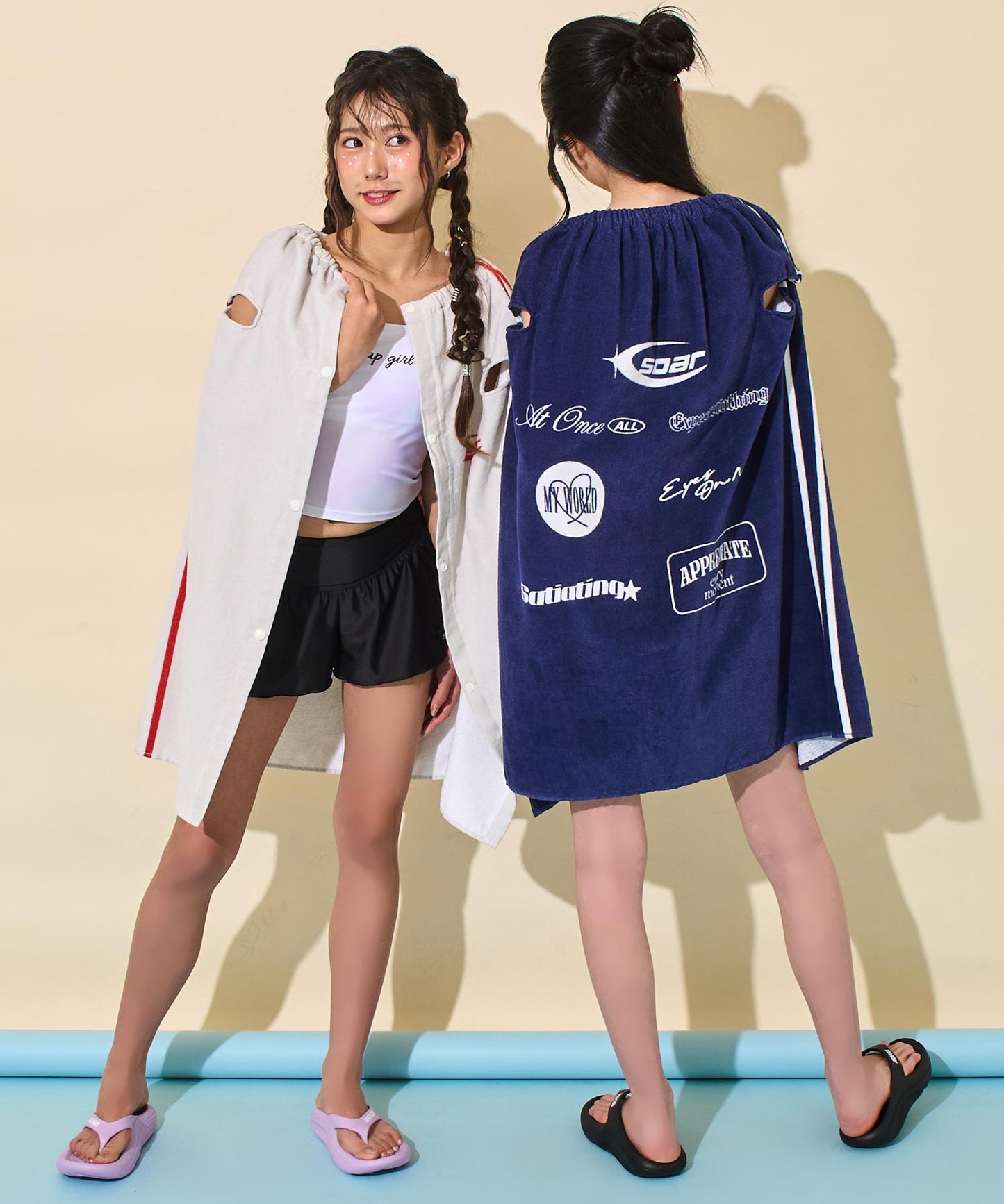 ホワイト(身長：約156cm)
ネイビー(身長：約156cm)