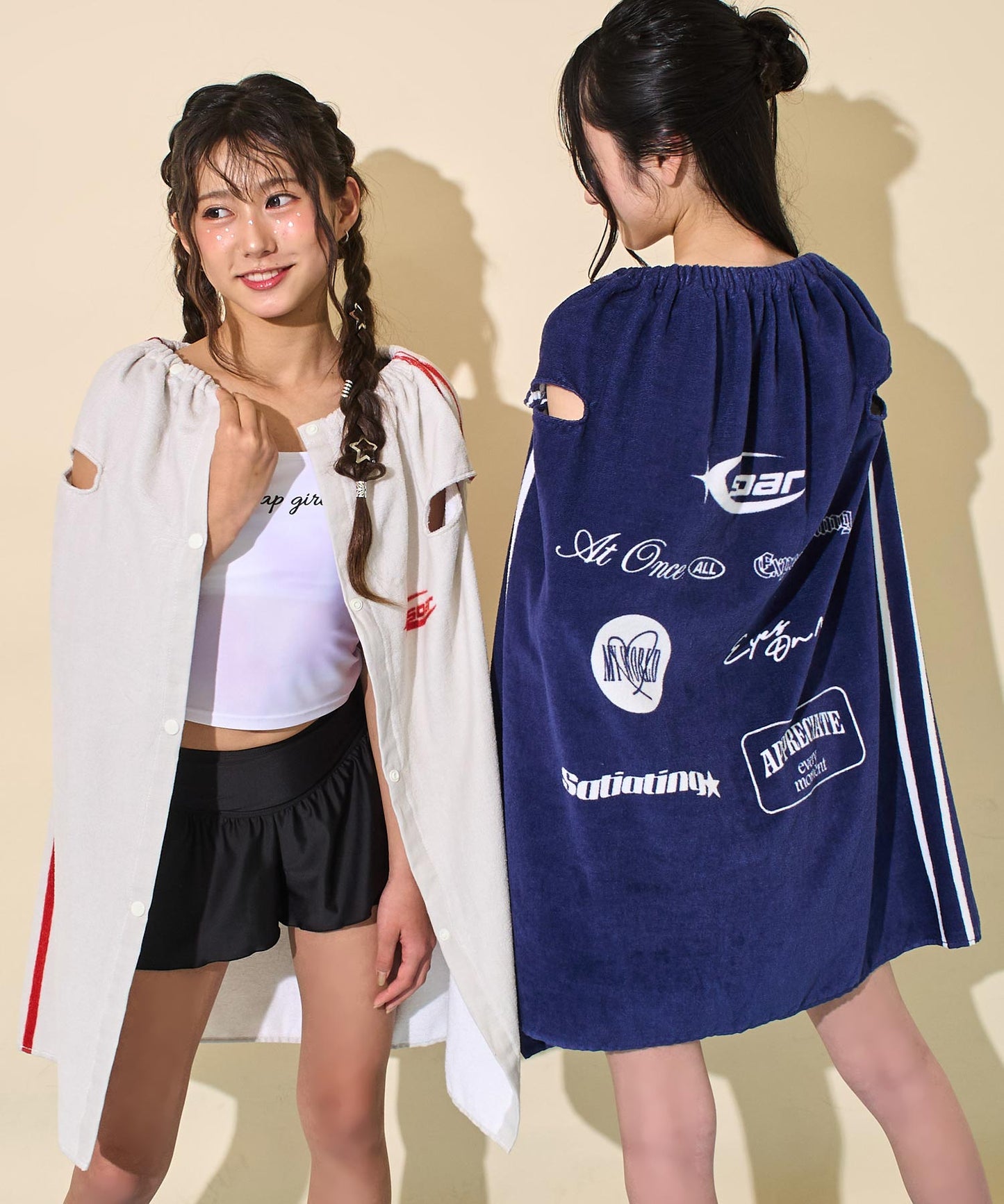 ホワイト(身長：約156cm)
ネイビー(身長：約156cm)
