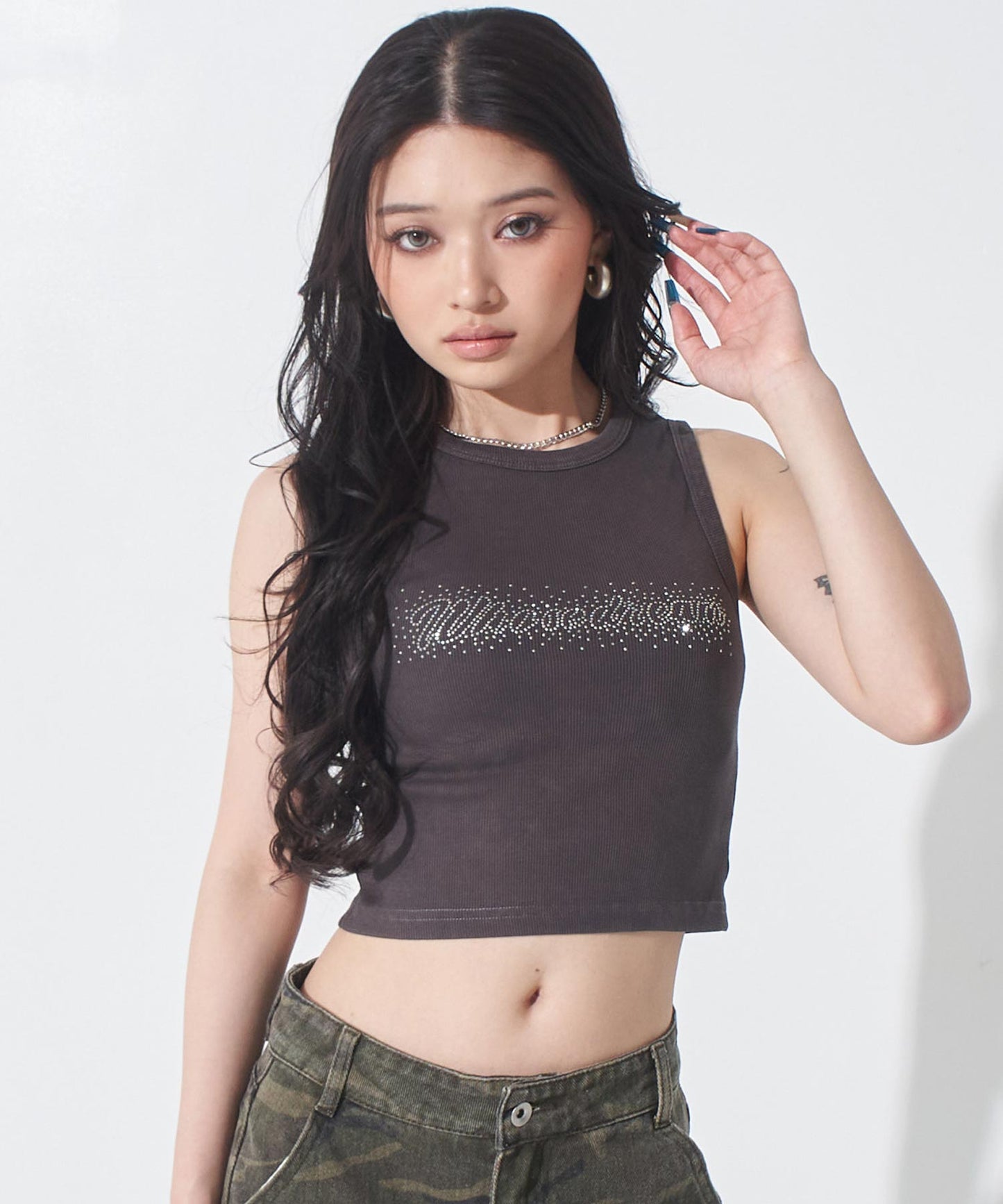 グレー