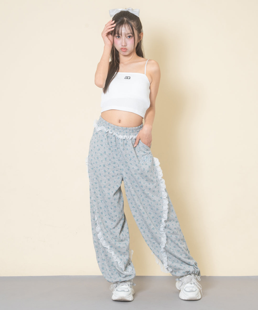 ホワイト(Mサイズ着用/身長：約156cm)