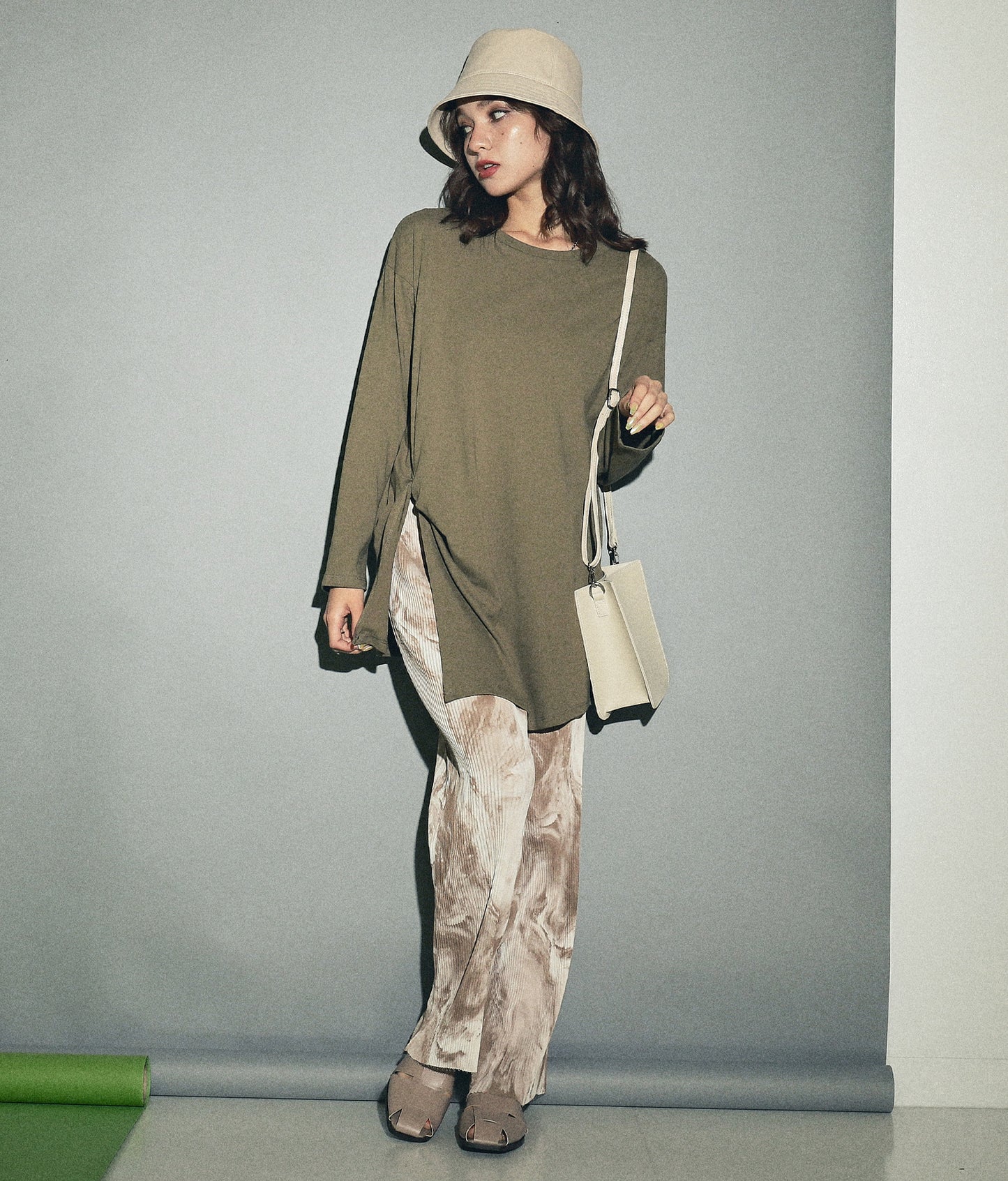 フロント ツイスト バック 刺繍 ロンT 153-5267