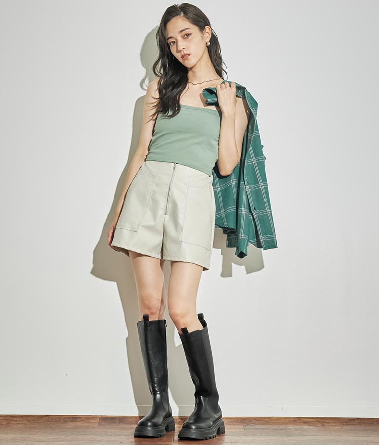 ジップデザインフェイクレザーハイウエストショートパンツ