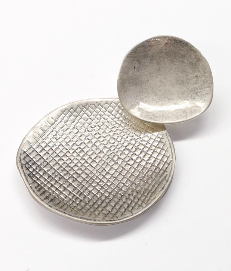 ITALYマットメタルボリュームサークルプレートピアス