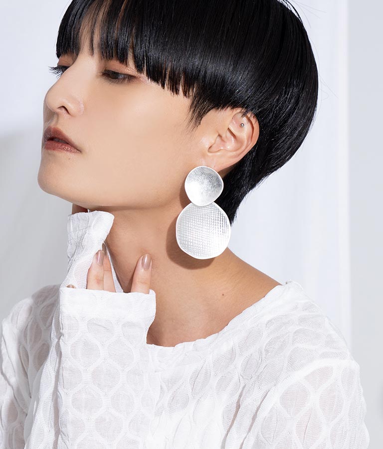 ITALYマットメタルボリュームサークルプレートピアス 399-2857