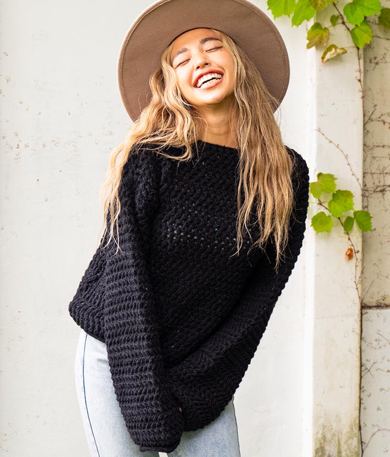 透かしデザイン編ニットトップス